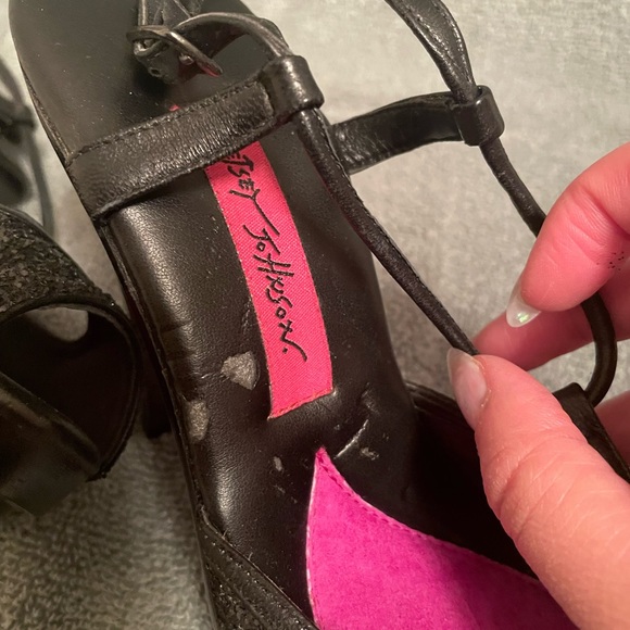 Betsy Johnson black chrome peep toe heels. 👠 BNIB light damage - Picture 4 of 7